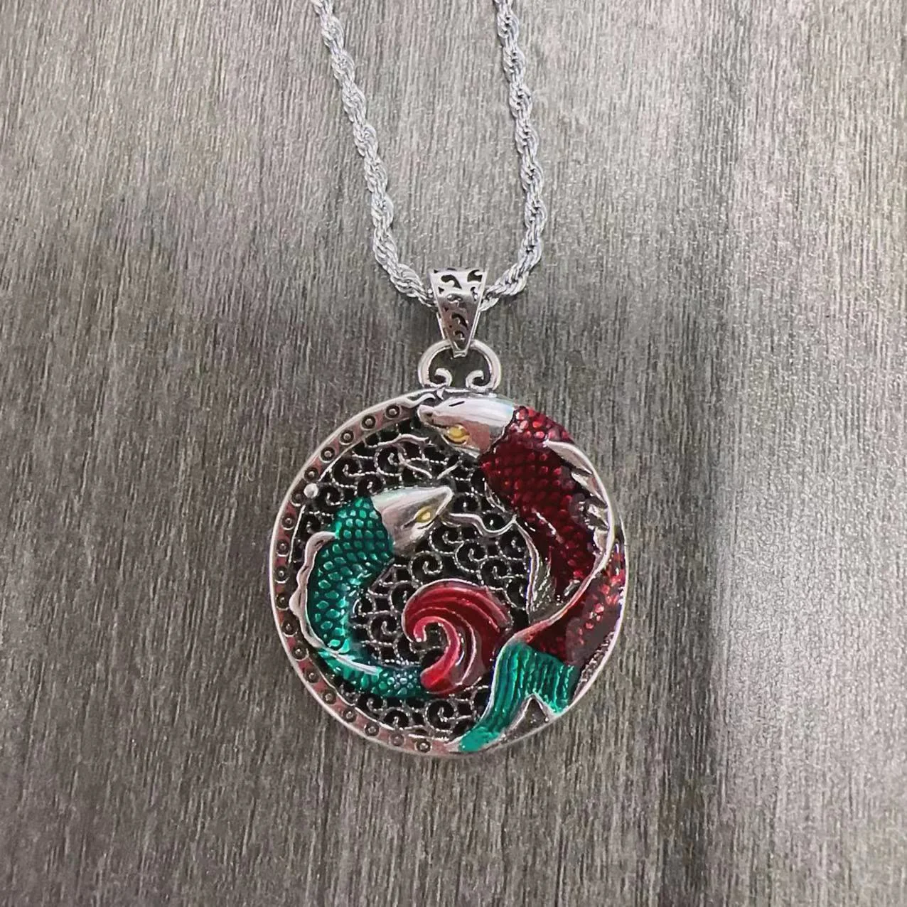 Collana di guarigione con pesce koi in rame tibetano e Buddha Stones - Image 3