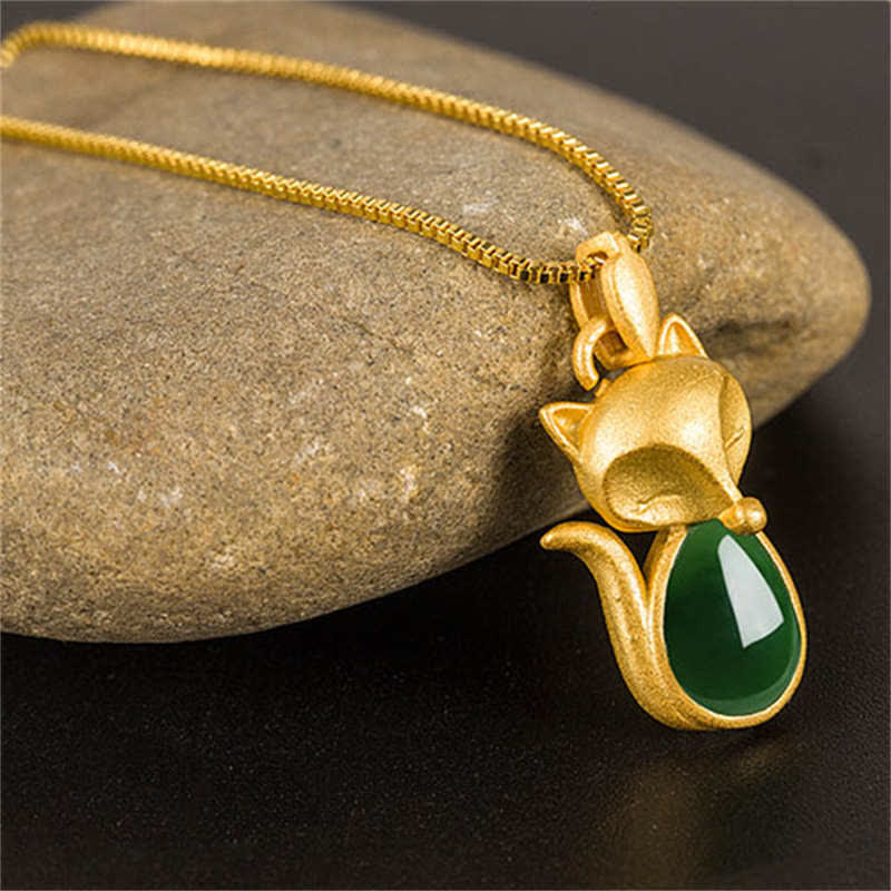 Collana pendente con motivo a volpe in calcedonio verde Buddha Stones - Image 7