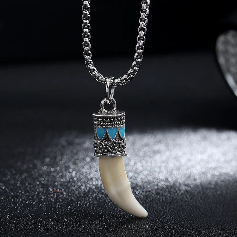 Collana pendente in acciaio al titanio con dente di lupo imitazione - Image 7
