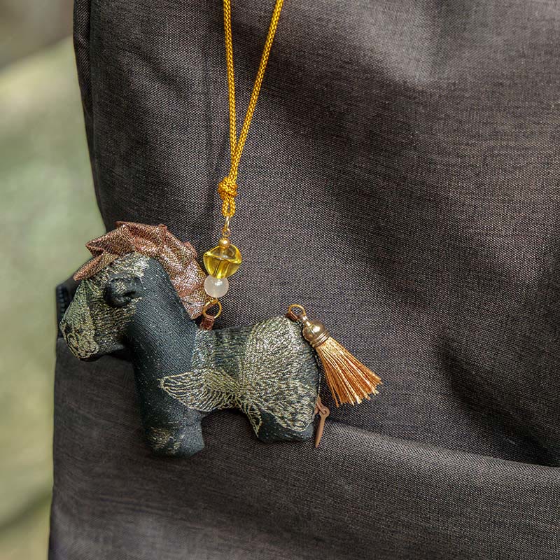 Decorazione da appendere con ricamo a nappa in corda rossa, motivo Buddha Stones Year of the Horse - Image 12