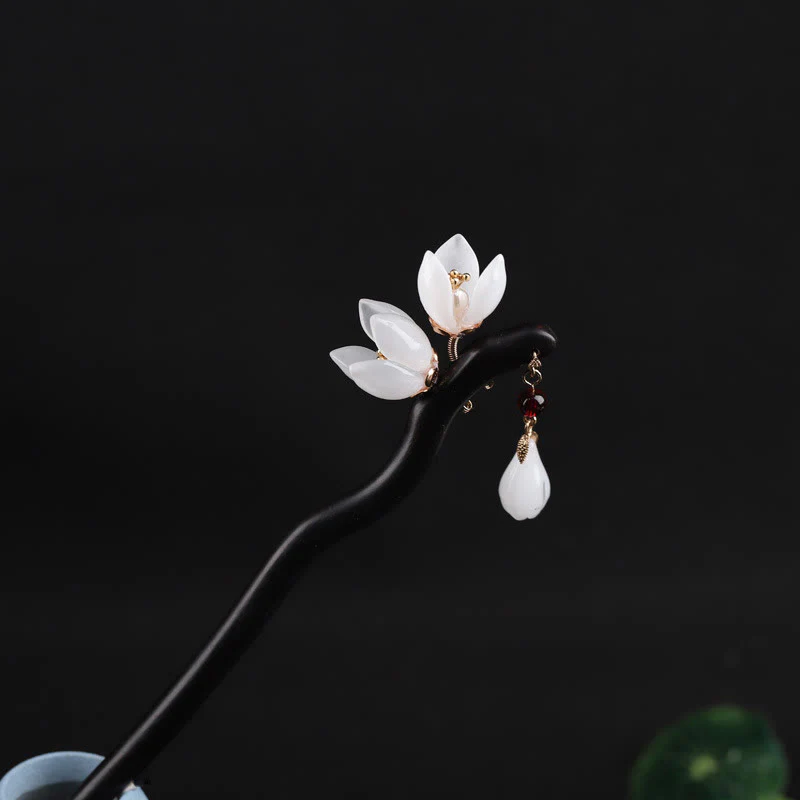 Forcina per capelli con petali di fiori di magnolia in ebano Buddha Stones - Image 2