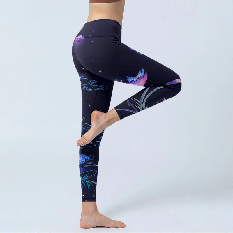 Leggings da yoga da donna con fiori blu notte e farfalle viola Buddha Stones - Image 4