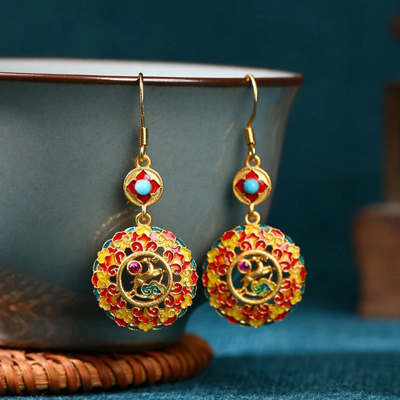 Orecchini pendenti in rame alce color Dunhuang placcati in oro 24K Buddha Stones
