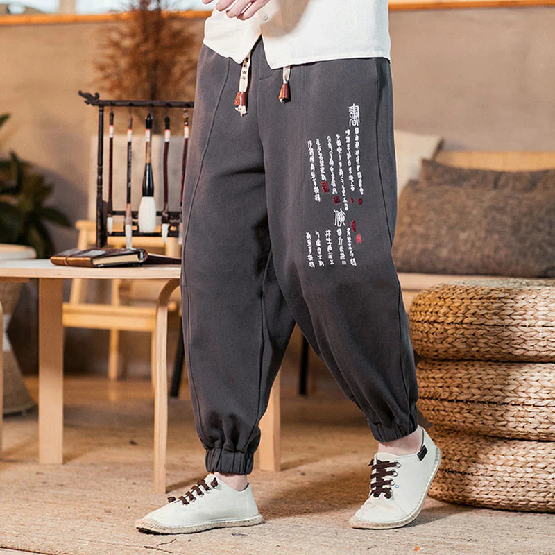 Pantaloni da uomo in cotone con tasche e motivo a caratteri cinesi ricamati con Buddha Stones - Image 4