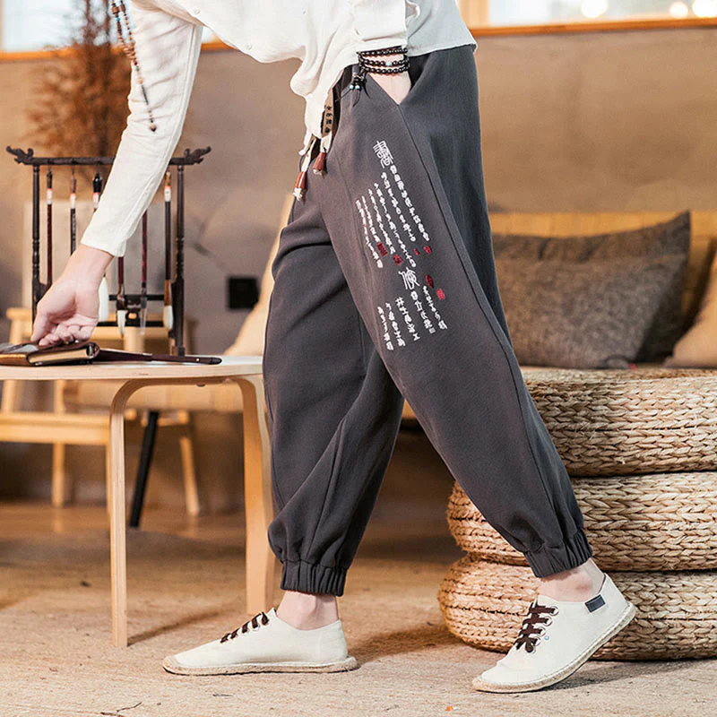 Pantaloni da uomo in cotone con tasche e motivo a caratteri cinesi ricamati con Buddha Stones - Image 7