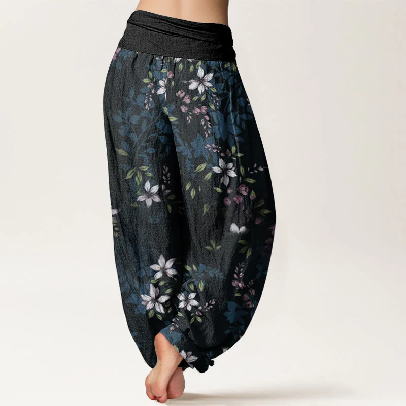 Pantaloni harem da donna con elastico in vita, in cotone, con piccoli fiori bianchi e foglie verdi, motivo Buddha Stones - Image 2