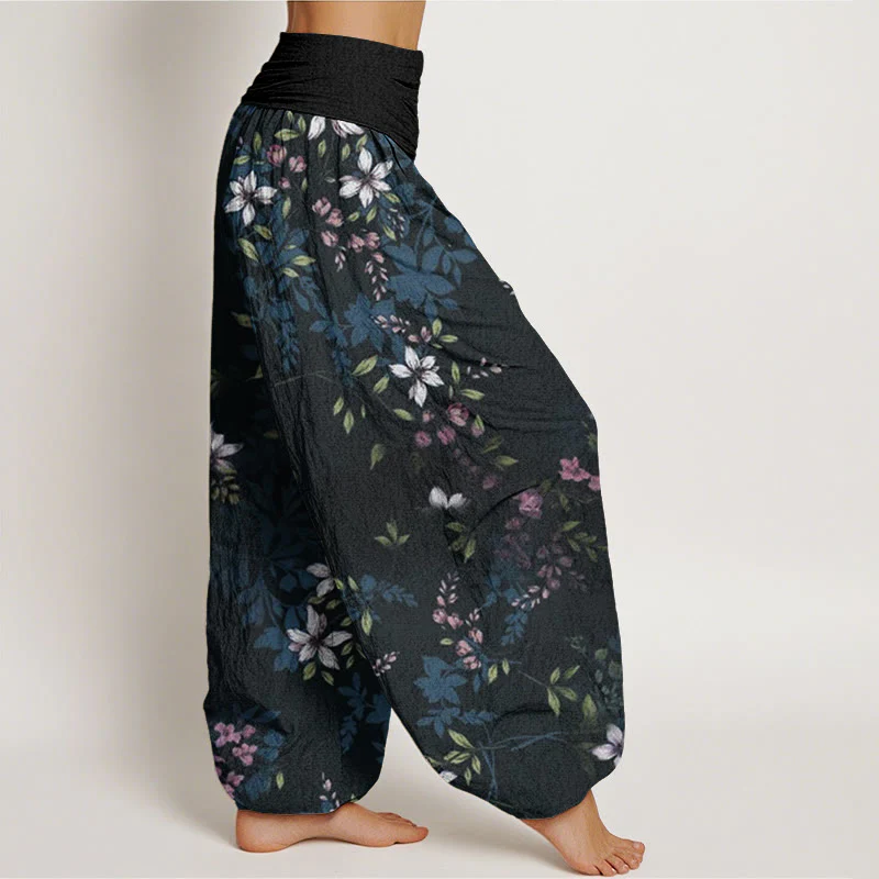 Pantaloni harem da donna con elastico in vita, in cotone, con piccoli fiori bianchi e foglie verdi, motivo Buddha Stones - Image 3