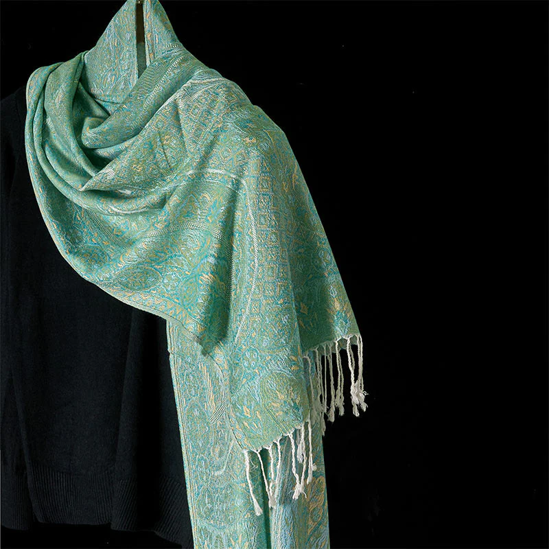 Sciarpa scialle con nappa e motivo geometrico jacquard, motivo a fiore di anacardio verde primavera di Buddha Stones