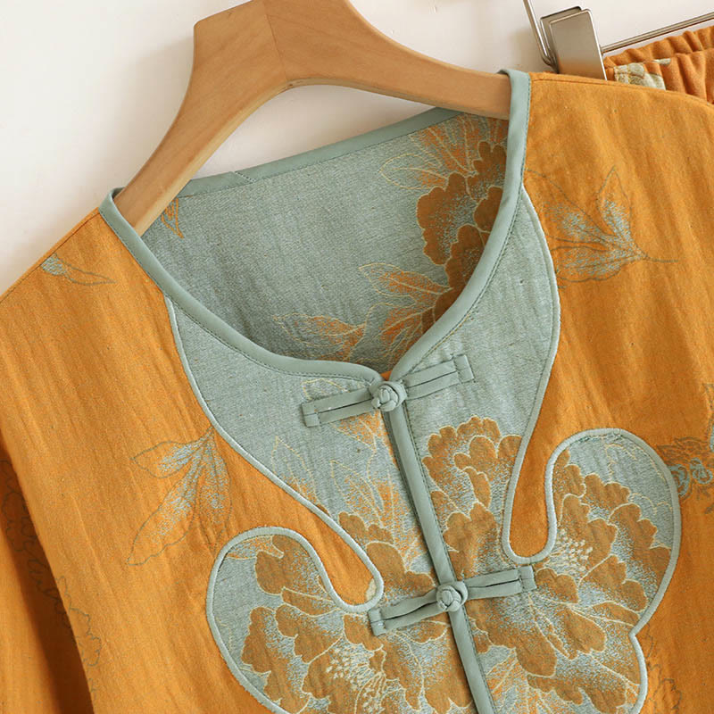Completo da 2 pezzi con stampa Buddha Stones , composto da camicia a maniche lunghe e pantaloni con tasche, in cotone e bottoni a forma di rana. - Image 3
