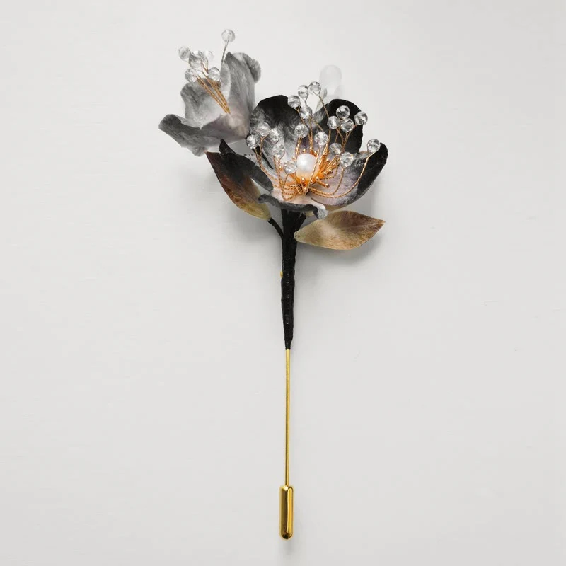 Spilla con foglie di fiori di seta di gelso fatti a mano in velluto Buddha Stones