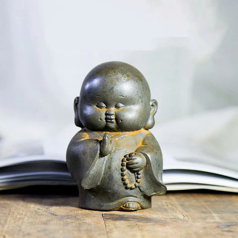Statua in resina fusa Buddha Stones fatta a mano, piccolo monaco, in polvere di ferro, decorazione per la casa - Image 2