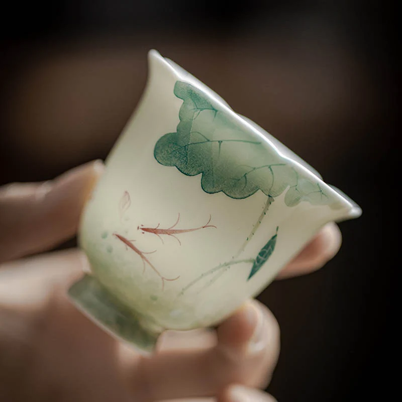 Tazza da tè in ceramica con motivo a foglia di loto e pesce koi Buddha Stones Kung Fu Tea Cup 65ml - Image 3