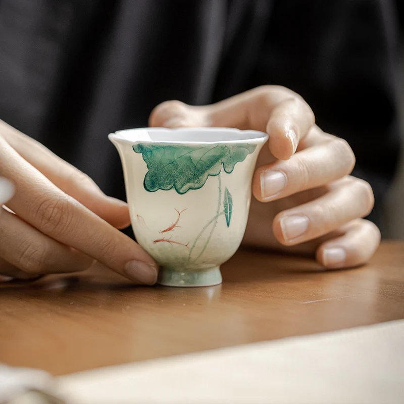 Tazza da tè in ceramica con motivo a foglia di loto e pesce koi Buddha Stones Kung Fu Tea Cup 65ml - Image 5