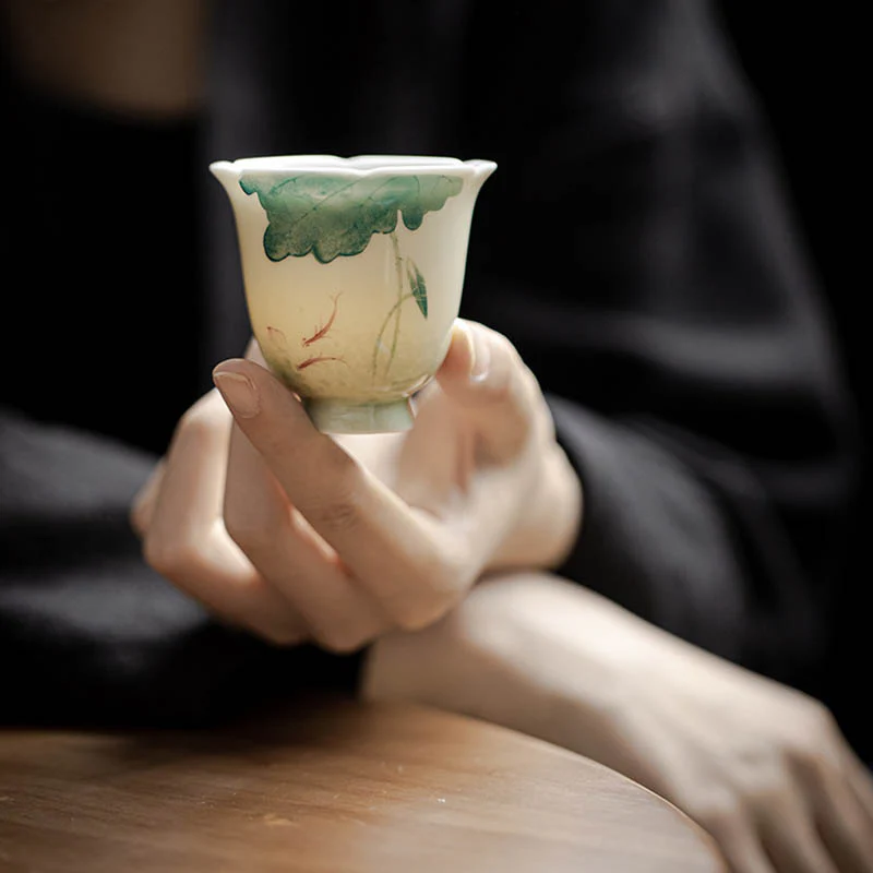 Tazza da tè in ceramica con motivo a foglia di loto e pesce koi Buddha Stones Kung Fu Tea Cup 65ml - Image 8